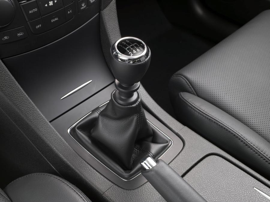  Suzuki Kizashi 2010 года  (фото 16 из 136)